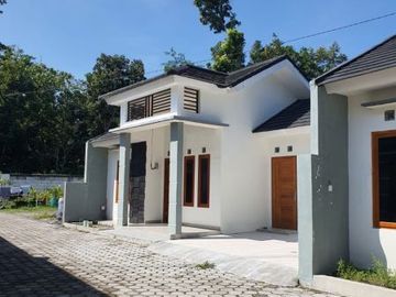 RUMAH CANTIK 500 JUTAAN HANYA 15 MENIT KE KAMPUS UII JAKAL