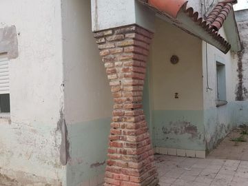 SE VENDE CASA en CASTELLI 1200