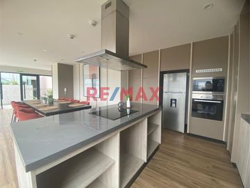 ¡Conecta con la ciudad, vive cerca de todo!

Este moderno departamento se ubica en uno de los mejores puntos del Distrito de San Miguel, rodeado de