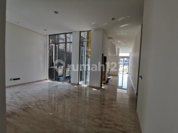 Mozart uk 10x30, ada lift, view golf, 4 Kamar, lokasi oke