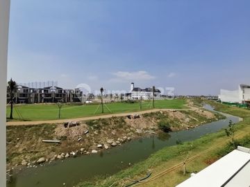Mozart uk 10x30, ada lift, view golf, 4 Kamar, lokasi oke