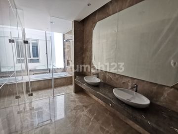 Mozart uk 10x30, ada lift, view golf, 4 Kamar, lokasi oke