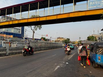 Ruko Pasar Jatinegara Jakarta Lokasi Hadap Jalan Raya Utama