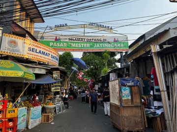 Ruko Pasar Jatinegara Jakarta Lokasi Hadap Jalan Raya Utama