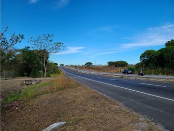 Propiedad y terreno de 7.6 hectáreas