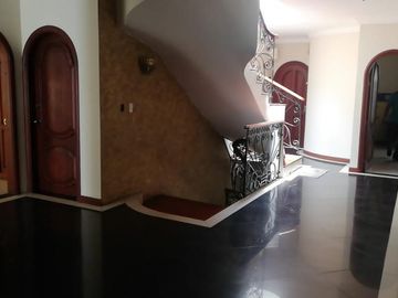 casa en venta en la flora. Cod V811