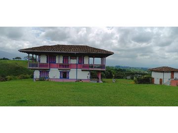 SE VENDE FINCA EN LA VIA CIRCASIA - MONTENEGRO