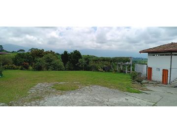 SE VENDE FINCA EN LA VIA CIRCASIA - MONTENEGRO