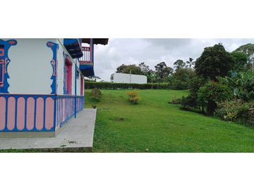 SE VENDE FINCA EN LA VIA CIRCASIA - MONTENEGRO