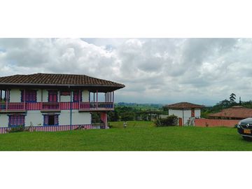 SE VENDE FINCA EN LA VIA CIRCASIA - MONTENEGRO