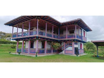 SE VENDE FINCA EN LA VIA CIRCASIA - MONTENEGRO