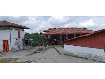 SE VENDE FINCA EN LA VIA CIRCASIA - MONTENEGRO
