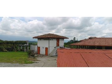 SE VENDE FINCA EN LA VIA CIRCASIA - MONTENEGRO