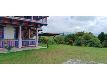 SE VENDE FINCA EN LA VIA CIRCASIA - MONTENEGRO