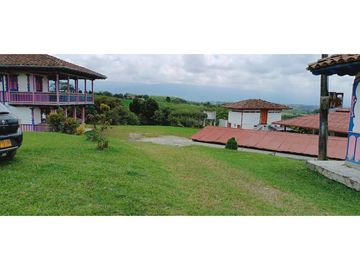 SE VENDE FINCA EN LA VIA CIRCASIA - MONTENEGRO