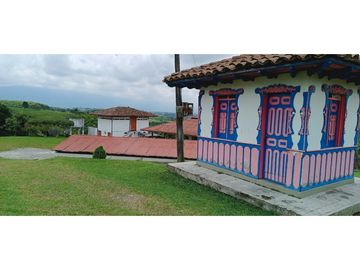 SE VENDE FINCA EN LA VIA CIRCASIA - MONTENEGRO