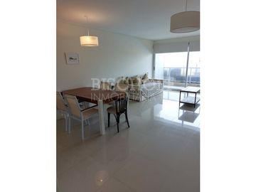 DEPARTAMENTO 2 AMBIENTES, CON COCHERA, FRENTE AL MAR, VILLA GESELL