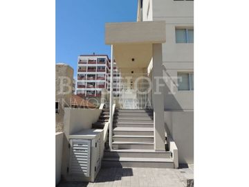 DEPARTAMENTO 2 AMBIENTES, CON COCHERA, FRENTE AL MAR, VILLA GESELL