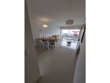 DEPARTAMENTO 2 AMBIENTES, CON COCHERA, FRENTE AL MAR, VILLA GESELL