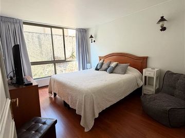 Departamento en venta de 3 dorm. + 2 baños en Providencia