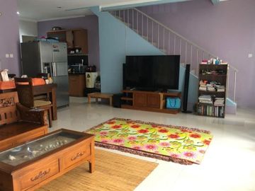 Rumah mewah hook dalam cluster dekat jln pemuda depok 1.9 m