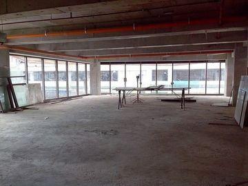 200 sqm Bare shell Office space for Lease in Bautista street village, Makati City