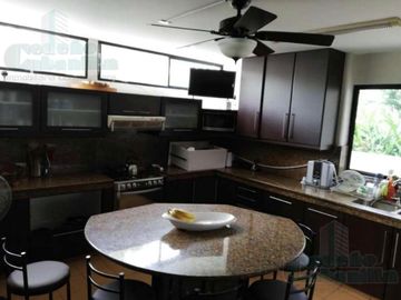 VENDO BONITA CASA, KM 2.5 VÍA SAMBORONDÓN