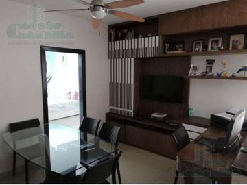 VENDO BONITA CASA, KM 2.5 VÍA SAMBORONDÓN