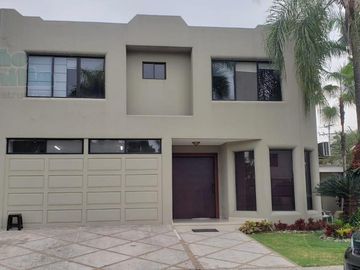 VENDO BONITA CASA, KM 2.5 VÍA SAMBORONDÓN
