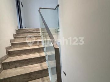 Dijual Rumah Brand New SHM Hadap Selatan (4+1 Kt) di Alam Sutera