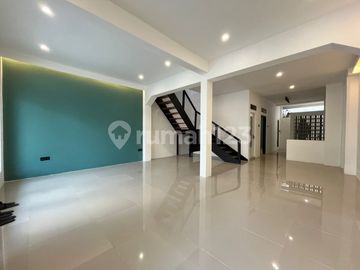 Rumah Baru Minimalis Layout Efisien dalam Komplek Cinere