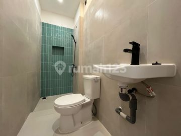 Rumah Baru Minimalis Layout Efisien dalam Komplek Cinere