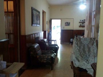 ¡APTO CREDITO Importante casa en Bella Vista - ¡INMEJORABLE UBICACIÓN