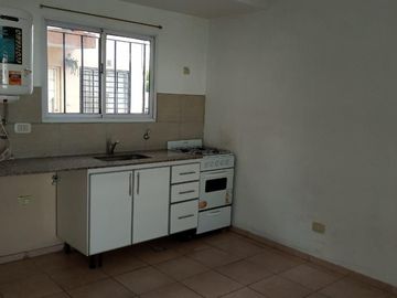 EXCELENTE DEPARTAMENTO 2 AMBIENTES CON COCHERA.