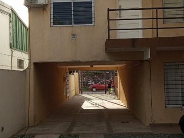 EXCELENTE DEPARTAMENTO 2 AMBIENTES CON COCHERA.