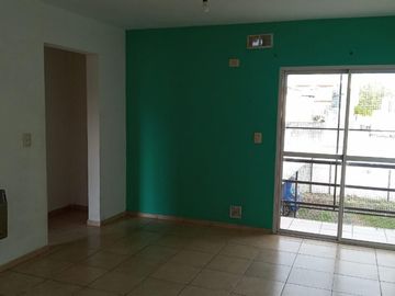 EXCELENTE DEPARTAMENTO 2 AMBIENTES CON COCHERA.