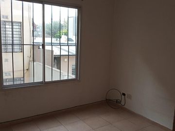 EXCELENTE DEPARTAMENTO 2 AMBIENTES CON COCHERA.