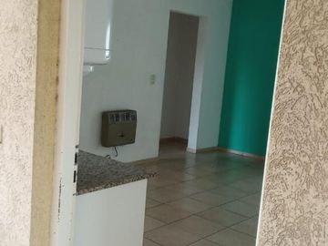 EXCELENTE DEPARTAMENTO 2 AMBIENTES CON COCHERA.