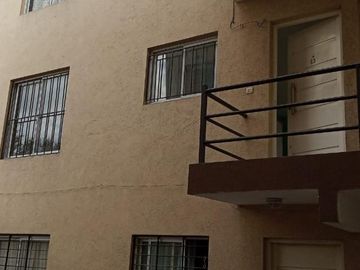 EXCELENTE DEPARTAMENTO 2 AMBIENTES CON COCHERA.