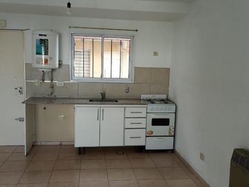 EXCELENTE DEPARTAMENTO 2 AMBIENTES CON COCHERA.