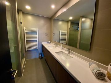 Departamento en venta de 4 dormitorios en Lo Barnechea