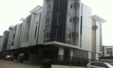 4BR Town House in 68 Roces QC near tomas morato, Quezon Ave, Amoranto Sport complex st.lukes, fisher mall, Centris, MRT3 , Kamuning, Kamias