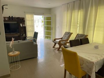 Se vende 2 apartamentos independientes en Villa Sol.