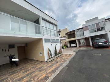 casa condominio en venta en la hacienda. Cod V4942