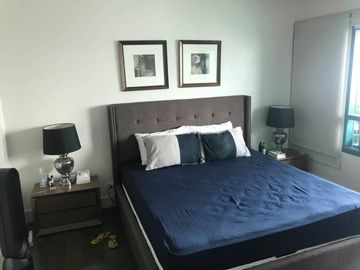 Condominium for Sale 2 bedrooms: 2BR Flat Condo for Sale in Edades Tower and Garden Villas Rockwell Makati