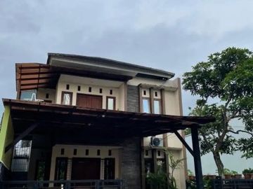 Rumah cantik Perum 2lt jl palagan km 7 dkt UGM