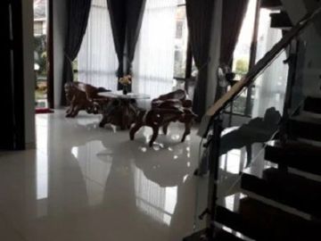 Rumah Baru di Jalan Utama Perumahan Babatan Pratama - Wiyung