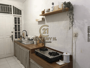 Rumah Dengan Tanah Luas Di Bintaro Jaya Sektor 5