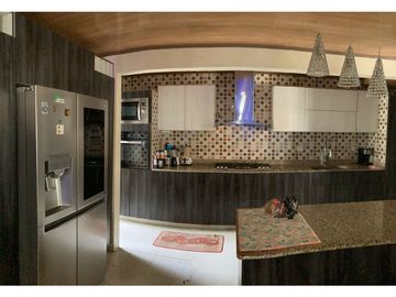 CASA REMODELADA EN VENTA EN LA ARBOLEDA DEL GOLF RUFINA ALFARO