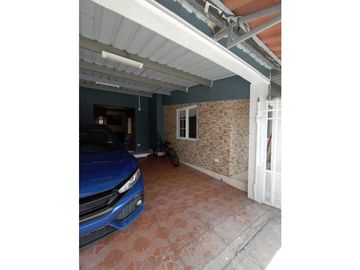 CASA REMODELADA EN VENTA EN LA ARBOLEDA DEL GOLF RUFINA ALFARO
